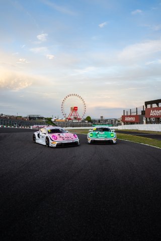49th SUZUKA 1000km - Intercontinental GT Challenge Round 4 - Foto: Gruppe C Photography; #6 Porsche 911 GT3 R (992), Origine Motorsport: Laurin Heinrich, Alessio Picarello, Bastian Buus; #86 Porsche 911 GT3 R (992), Origine Motorsport: Kerong LI, Anders F | Gruppe C GmbH