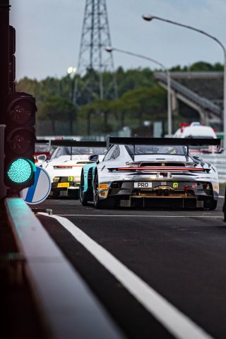 49th SUZUKA 1000km - Intercontinental GT Challenge Round 4 - Foto: Gruppe C Photography; #61 Porsche 911 GT3 R (992), EBM GIGA Racing: Adrian D'Silva, Harry King, Sven Mueller
 | Gruppe C GmbH