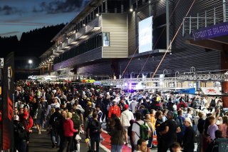 Fan track and pitwalk at night
 | SRO / JEP