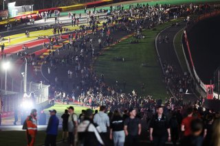 Fan track and pitwalk at night
 | SRO / JEP