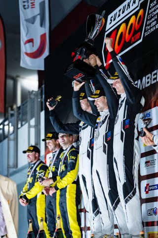 49th SUZUKA 1000km - Intercontinental GT Challenge Round 4 - Foto: Gruppe C Photography; #7 Porsche 911 GT3 R (992), Absolute Racing: Kevin Estre, Laurens Vanthoor, Patrick Pilet; 32 BMW M4 GT3 EVO, Team WRT: Raffaele Marciello, Kelvin van der Linde, Char | Gruppe C GmbH