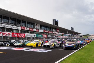49th SUZUKA 1000km - Intercontinental GT Challenge Round 4 - Foto: Gruppe C Photography; #31 BMW M4 GT3 EVO, Team WRT: Augusto Farfus, Daniel Harper, Max Hesse; #21 Ferrari 296 GT3, Harmony Racing: Dustin Blattner, Dennis Marschall, Lorenzo Patrese; #7 Po | Gruppe C GmbH