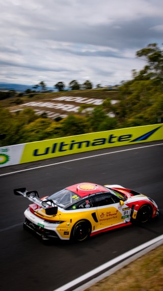 12h Bathurst 2025 -  Meguiar&rsquo;s Bathurst 12 Hour - Intercontinental GT Challenge Round 1 - Foto: Gruppe C Photography; #91 Porsche 911 GT3 R (992), The Bend: Yasser Shahin, Sam Shahin, Laurin Heinrich, Morris Schuring
 | Gruppe C Photography