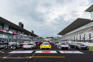 49th SUZUKA 1000km - Intercontinental GT Challenge Round 4 - Foto: Gruppe C Photography; #31 BMW M4 GT3 EVO, Team WRT: Augusto Farfus, Daniel Harper, Max Hesse; #21 Ferrari 296 GT3, Harmony Racing: Dustin Blattner, Dennis Marschall, Lorenzo Patrese, #7 Po | Gruppe C GmbH
