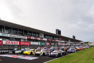 49th SUZUKA 1000km - Intercontinental GT Challenge Round 4 - Foto: Gruppe C Photography; #31 BMW M4 GT3 EVO, Team WRT: Augusto Farfus, Daniel Harper, Max Hesse; #21 Ferrari 296 GT3, Harmony Racing: Dustin Blattner, Dennis Marschall, Lorenzo Patrese; #7 Po | Gruppe C GmbH