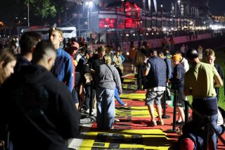 Fan track and pitwalk at night
 | SRO / JEP