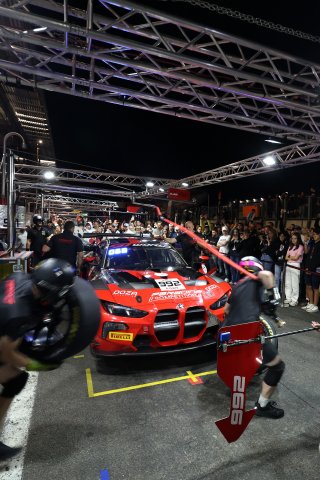 Fan track and pitwalk at night
 | SRO / JEP