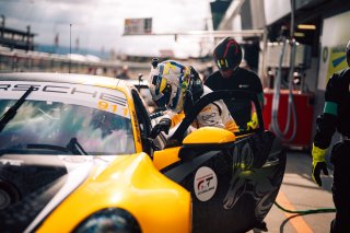 12h Bathurst 2025 -  Meguiar&rsquo;s Bathurst 12 Hour - Intercontinental GT Challenge Round 1 - Foto: Gruppe C Photography; #911 Porsche 911 GT3 R (992), Absolute Racing: Matt Campbell, Ayhancan G&uuml;ven, Alessio Picariello
 | Gruppe C Photography