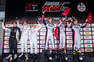 49th SUZUKA 1000km - Intercontinental GT Challenge Round 4 - Foto: Gruppe C Photography; #500 Nissan GT-R NISMO GT3, TEAM 5ZIGEN: Yu Kanamaru, Takayuki Aoki, Yuya Motojima; #33 Porsche 911 GT3 R (992), Vollgas Motorsports: Phil Kim, Daan Arrow, Liang Jiat | Gruppe C GmbH