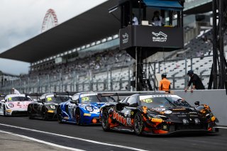 49th SUZUKA 1000km - Intercontinental GT Challenge Round 4 - Foto: Gruppe C Photography; #45 Ferrari 296 GT3, PONOS RACING: Yorikatsu Tsujiko, Kei Cozzolino, Yusuke Yamasaki; #33 Porsche 911 GT3 R (992), Vollgas Motorsports: Phil Kim, Daan Arrow, Liang Ji | Gruppe C GmbH