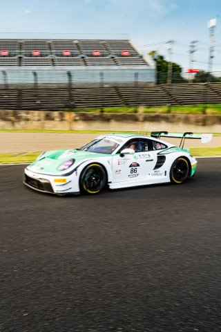 49th SUZUKA 1000km - Intercontinental GT Challenge Round 4 - Foto: Gruppe C Photography, #86 Porsche 911 GT3 R (992), Origine Motorsport: Kerong LI, Anders Fjordbach, Leo Ye Hongli
 | Gruppe C GmbH