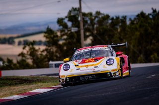 12h Bathurst 2025 -  Meguiar&rsquo;s Bathurst 12 Hour - Intercontinental GT Challenge Round 1 - Foto: Gruppe C Photography; #91 Porsche 911 GT3 R (992), The Bend: Yasser Shahin, Sam Shahin, Laurin Heinrich, Morris Schuring
 | Gruppe C Photography